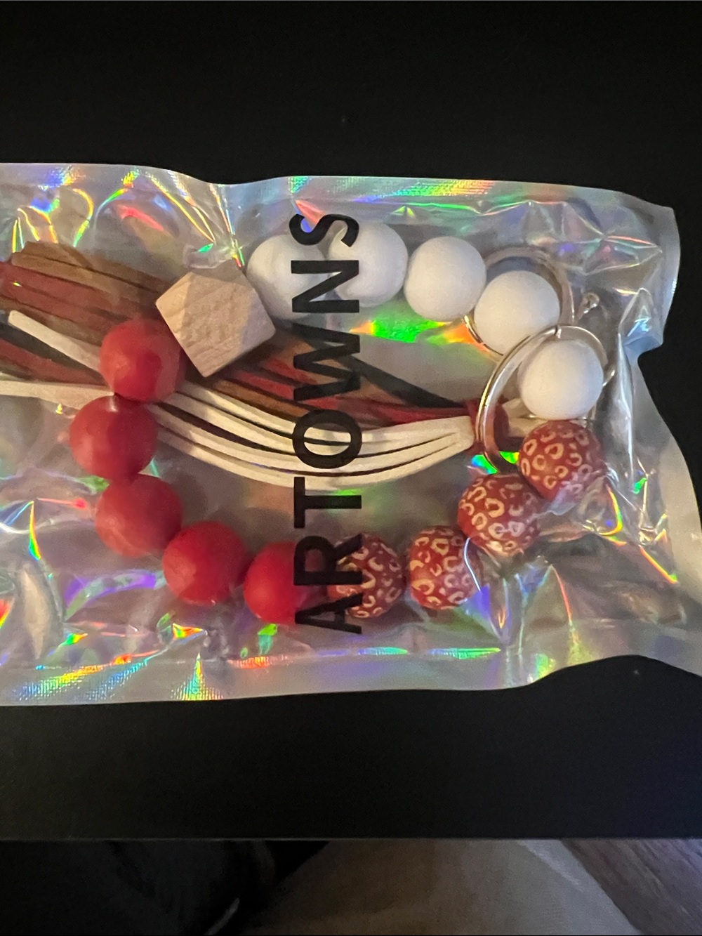 ARTOWNS Red and White Beaded Keychain